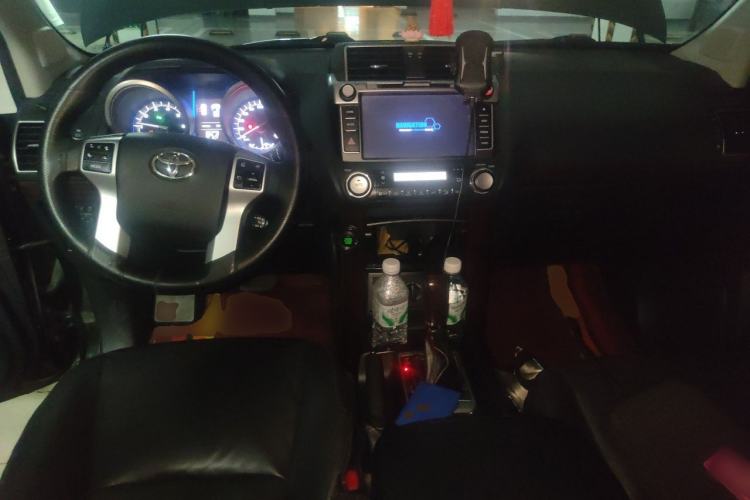 Used Toyota Prado 2014 4.0L Automatic TX-L Center Console
