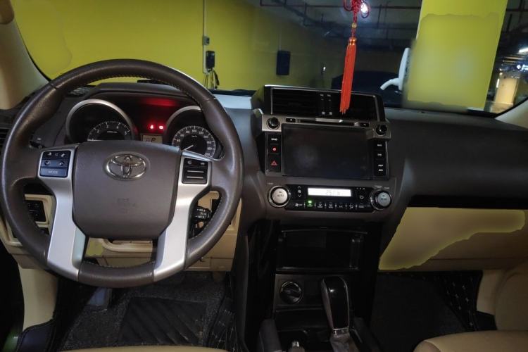 Used Toyota Prado  Center Console