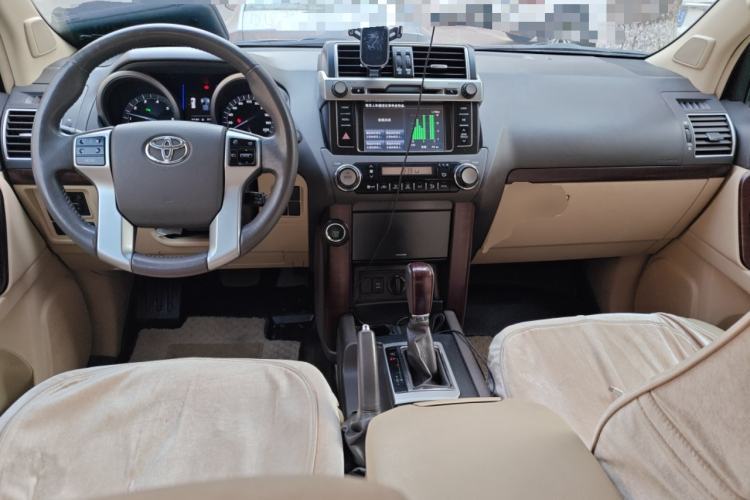 Used Toyota Prado 2014 4.0L Automatic TX-L Center Console
