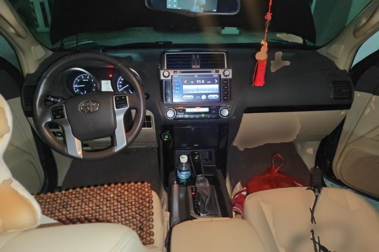 Used Toyota Prado 2014 2.7L Automatic Standard Edition Center Console