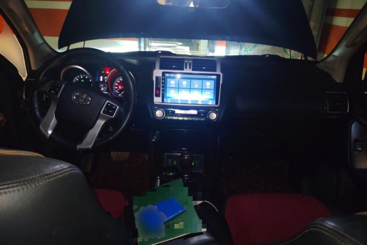 Used Toyota Prado 2014 4.0L Automatic TX-L Center Console