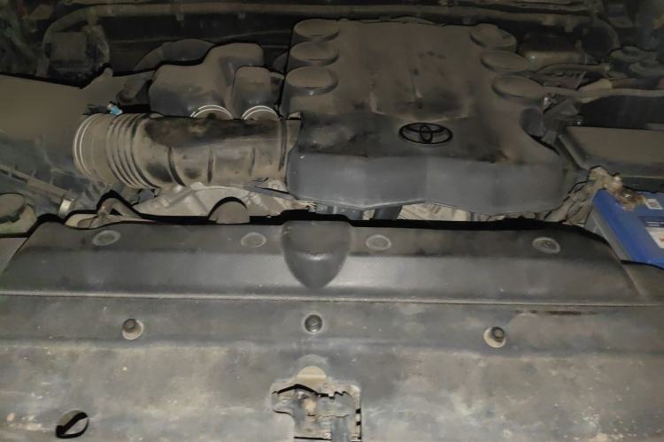 Used Toyota Prado 2014 4.0L Automatic TX-L Engine Bay