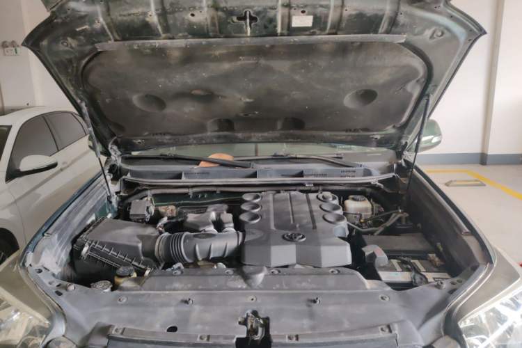 Used Toyota Prado 2014 4.0L Automatic TX-L Engine Bay