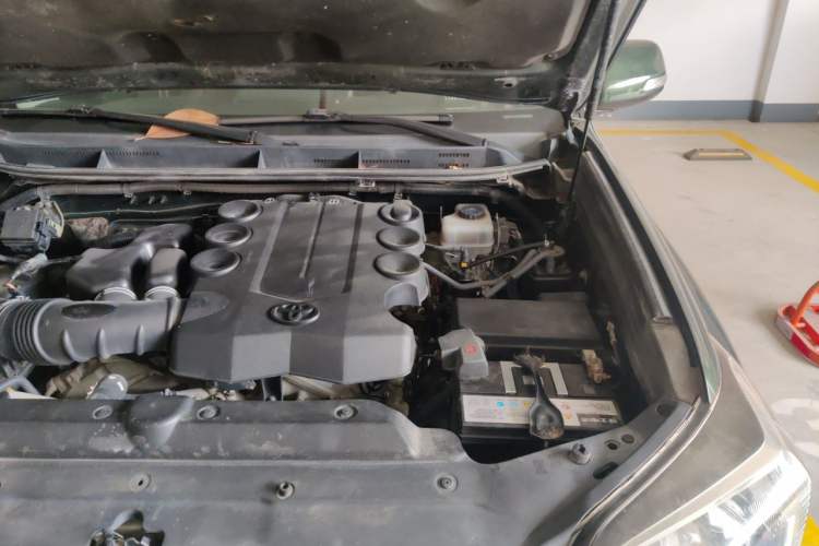 Used Toyota Prado 2014 4.0L Automatic TX-L Engine Bay Left