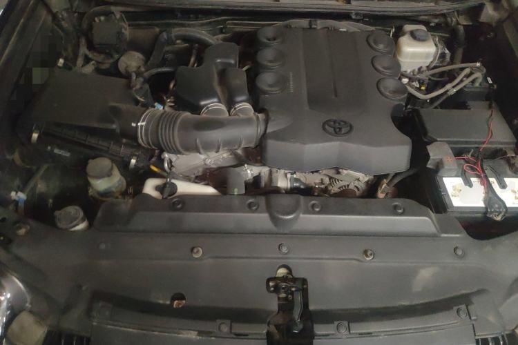 Used Toyota Prado 2014 4.0L Automatic TX-L Engine Bay