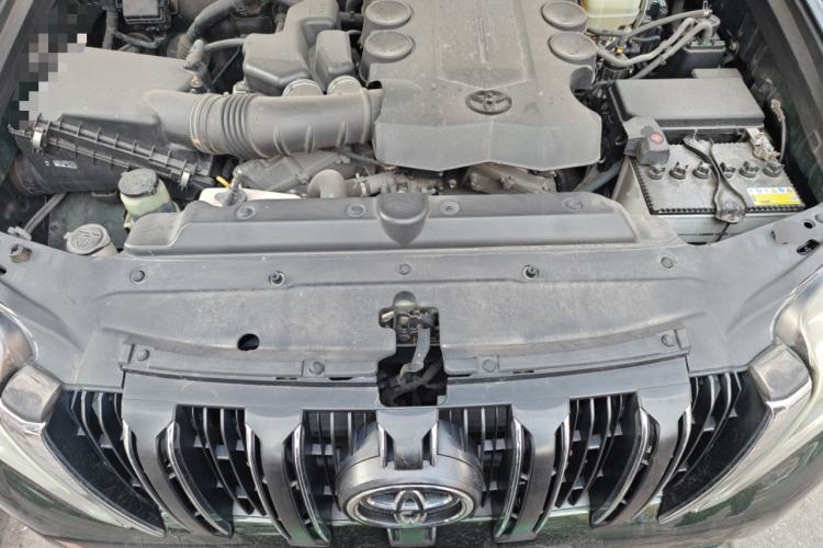 Used Toyota Prado 2014 4.0L Automatic TX-L Engine Bay