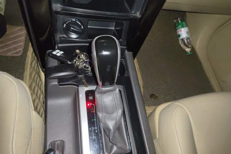 Used Toyota Prado 2014 2.7L Automatic Standard Edition Gear Lever