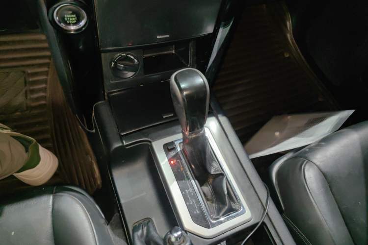 Used Toyota Prado 2014 2.7L Automatic Standard Edition Gear Lever