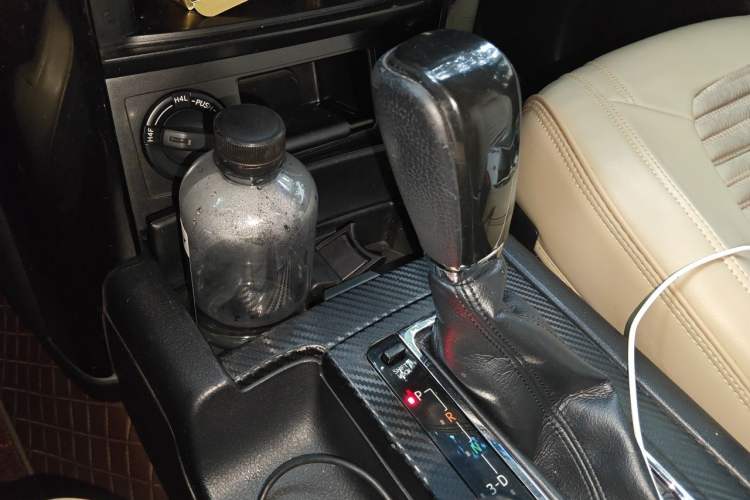 Used Toyota Prado 2014 2.7L Automatic Standard Edition Gear Lever