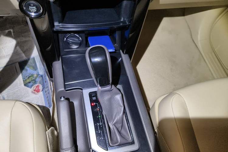 Used Toyota Prado 2014 2.7L Automatic Standard Edition Gear Lever