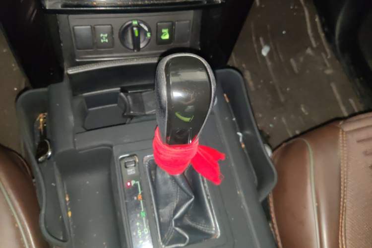 Used Toyota Prado 2014 4.0L Automatic TX-L Gear Lever