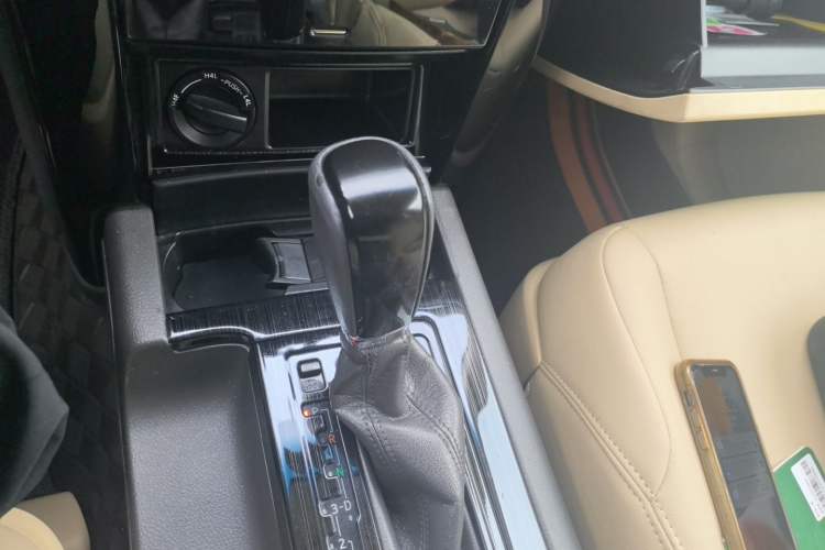 Used Toyota Prado 2014 2.7L Automatic Standard Edition Gear Lever