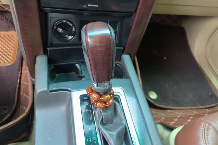 Used Toyota Prado 2014 2.7L Automatic Luxury Edition Gear Lever