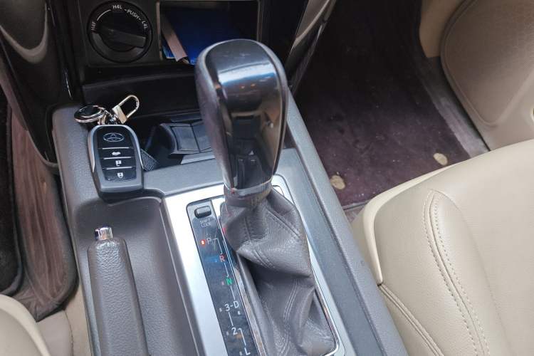 Used Toyota Prado 2014 2.7L Automatic Luxury Edition Gear Lever