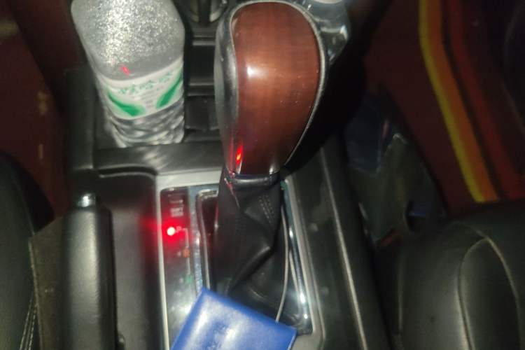 Used Toyota Prado 2014 4.0L Automatic TX-L Gear Lever