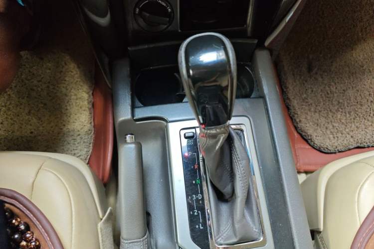 Used Toyota Prado 2014 2.7L Automatic Standard Edition Gear Lever