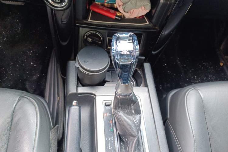 Used Toyota Prado 2014 2.7L Automatic Luxury Edition Gear Lever
