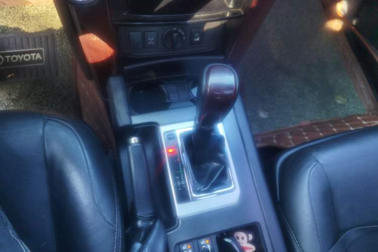 Used Toyota Prado 2014 4.0L Automatic TX-L NAVI Gear Lever
