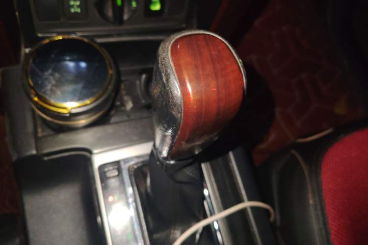 Used Toyota Prado 2014 4.0L Automatic TX-L Gear Lever