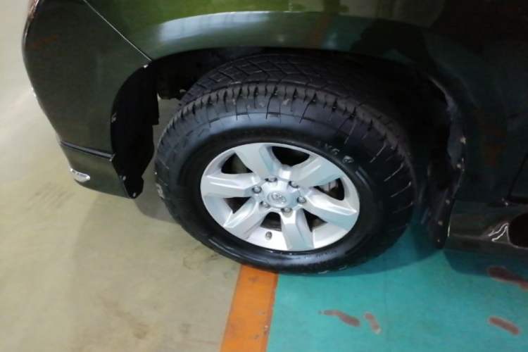 Used Toyota Prado 2014 2.7L Automatic Standard Edition Left Front Wheel Hub
