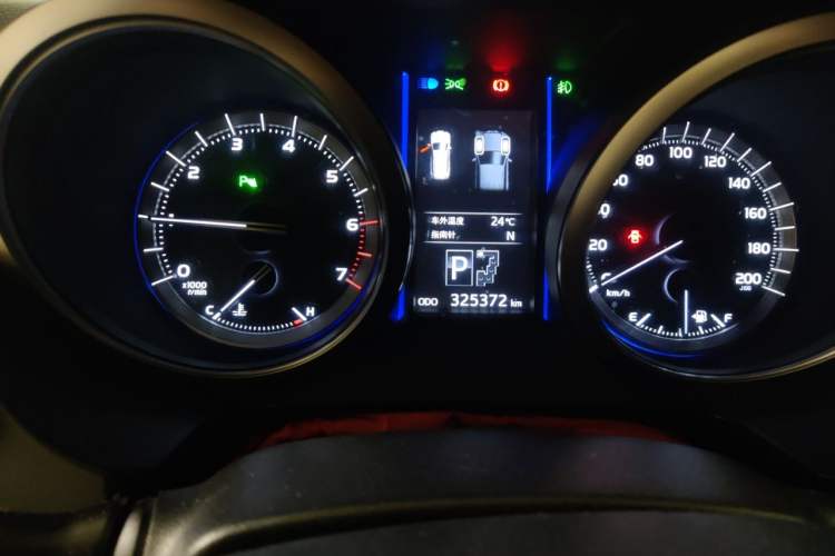 Used Toyota Prado 2014 4.0L Automatic TX-L Odometer Close Up