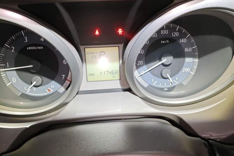 Used Toyota Prado 2014 2.7L Middle East Version Parallel Import Odometer Close Up