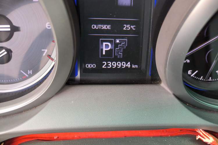 Used Toyota Prado 2014 2.7L Automatic Luxury Edition Odometer Close Up