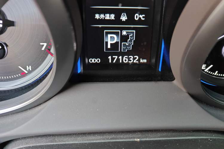 Used Toyota Prado 2014 4.0L Automatic TX-L Odometer Close Up