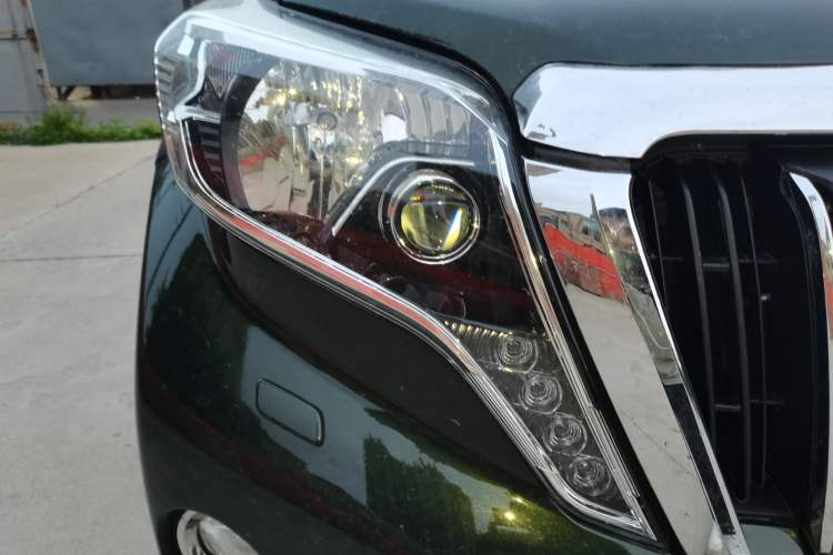 Used Toyota Prado  Right Front Headlight
