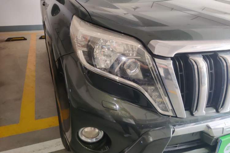 Used Toyota Prado 2014 4.0L Automatic TX-L Right Front Headlight