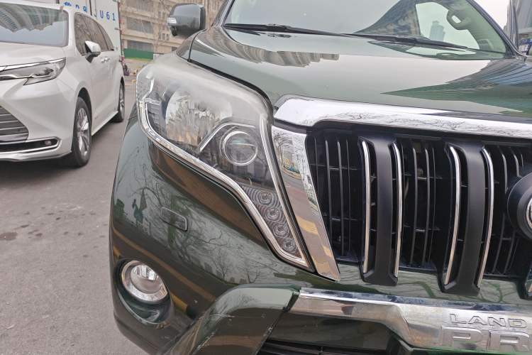 Used Toyota Prado 2014 2.7L Automatic Luxury Edition Right Front Headlight