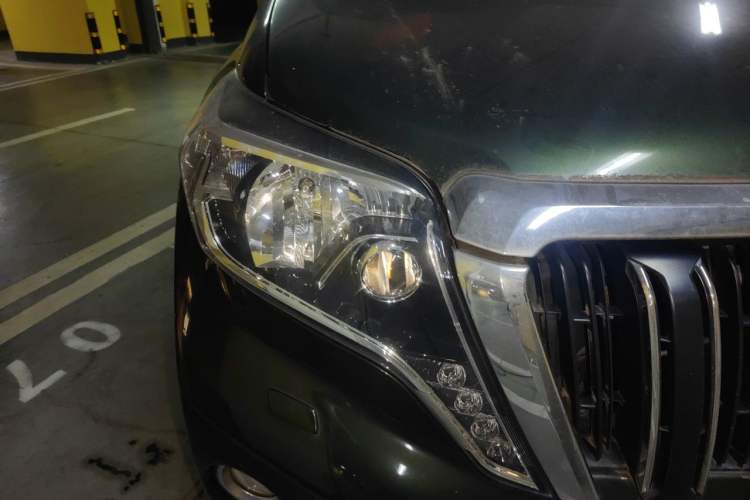 Used Toyota Prado  Right Front Headlight