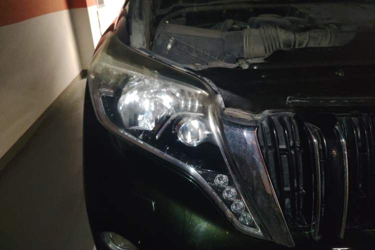 Used Toyota Prado 2014 4.0L Automatic TX-L Right Front Headlight
