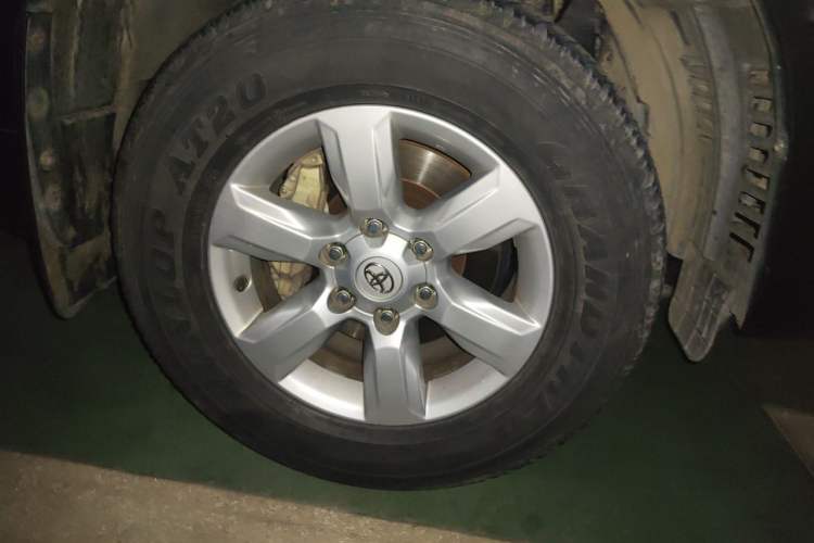 Used Toyota Prado 2014 2.7L Automatic Standard Edition Right Front Wheel Hub