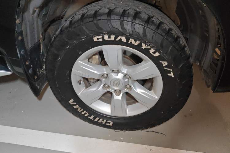 Used Toyota Prado 2014 4.0L Automatic TX-L Right Front Wheel Hub