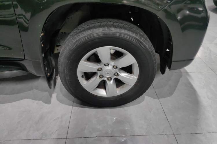 Used Toyota Prado 2014 2.7L Automatic Standard Edition Right Front Wheel Hub