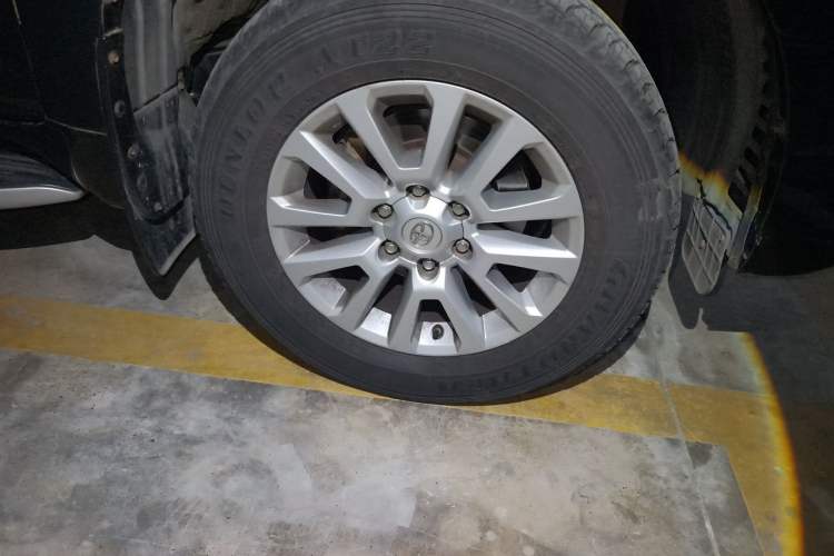 Used Toyota Prado 2014 4.0L Automatic VX NAVI Right Front Wheel Hub