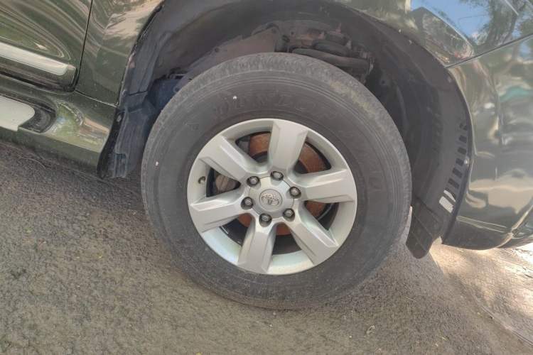 Used Toyota Prado  Right Front Wheel Hub