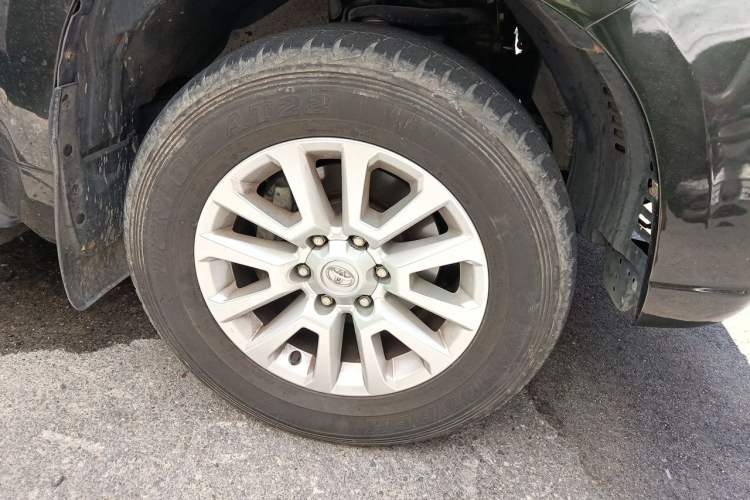 Used Toyota Prado  Right Front Wheel Hub