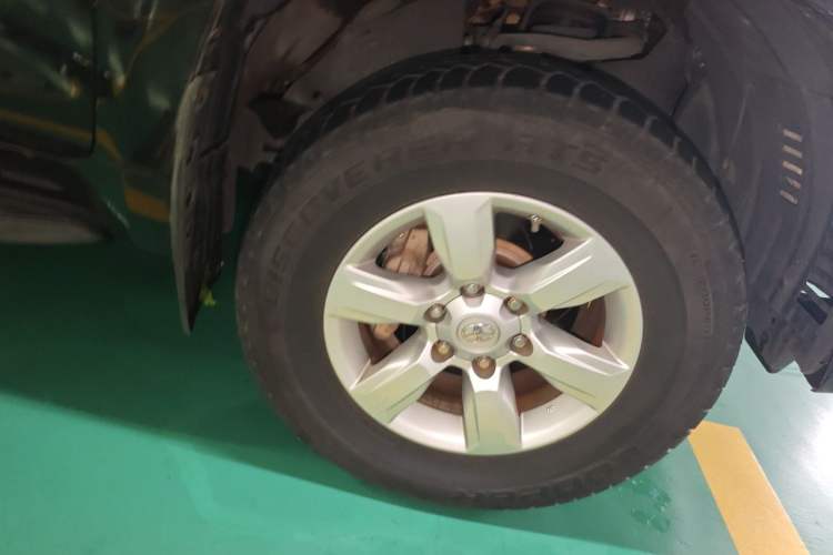 Used Toyota Prado  Right Front Wheel Hub