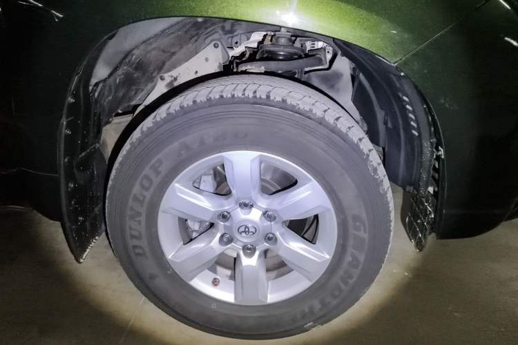 Used Toyota Prado 2014 2.7L Automatic Standard Edition Right Front Wheel Hub
