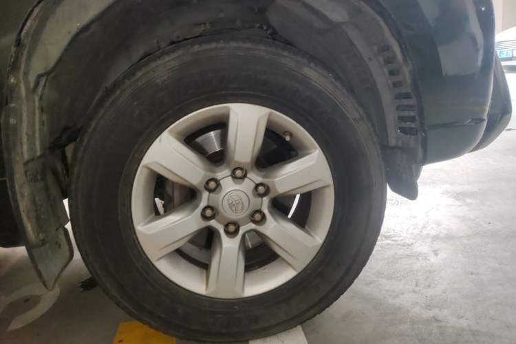 Used Toyota Prado 2014 4.0L Automatic TX-L Right Front Wheel Hub