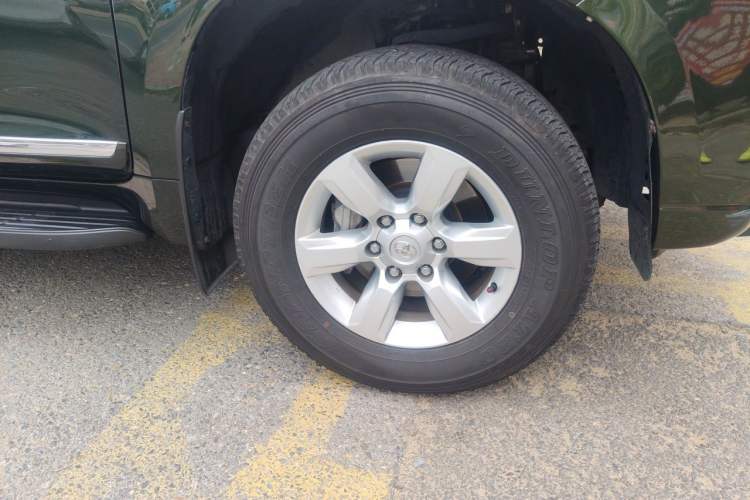 Used Toyota Prado  Right Front Wheel Hub