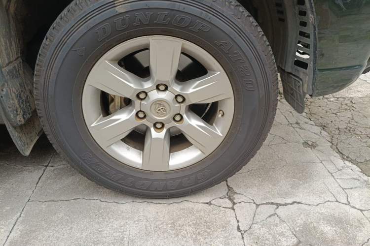 Used Toyota Prado  Right Front Wheel Hub