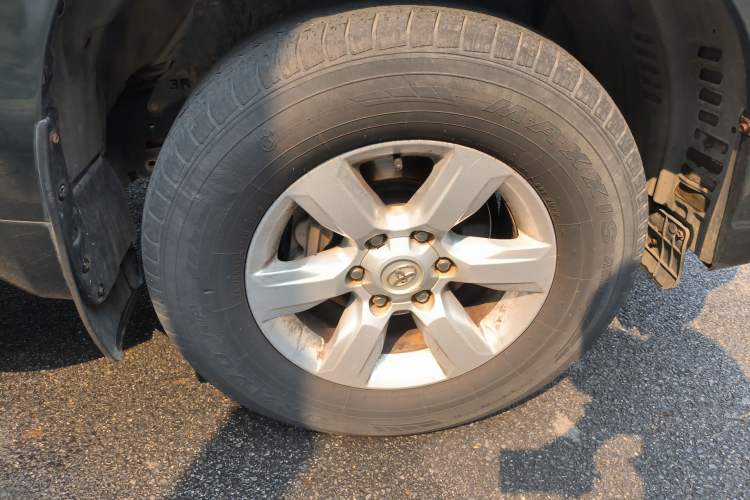 Used Toyota Prado 2014 2.7L Automatic Luxury Edition Right Front Wheel Hub