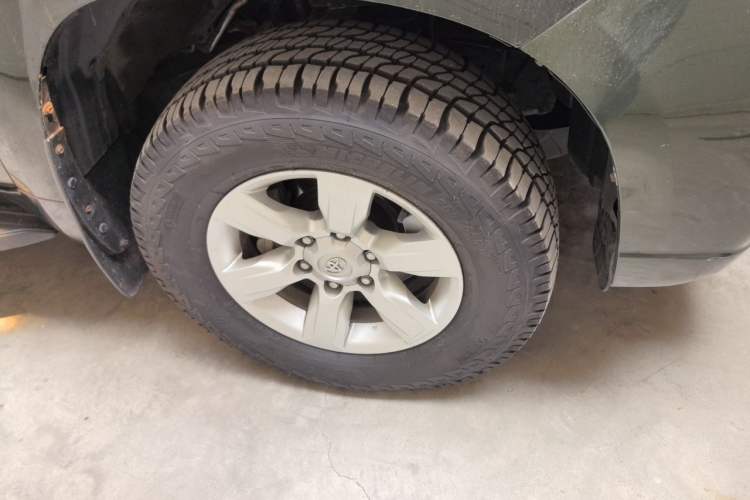 Used Toyota Prado 2014 2700 TX 7-Seater Middle East Version Right Front Wheel Hub