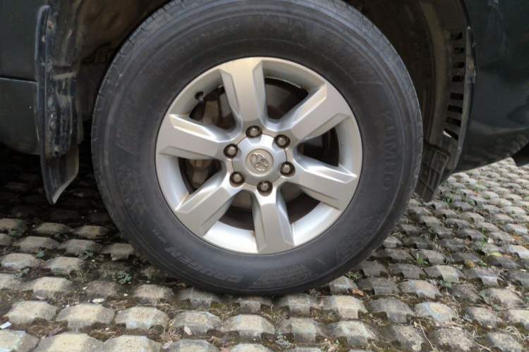 Used Toyota Prado 2014 2.7L Automatic Luxury Edition Right Front Wheel Hub