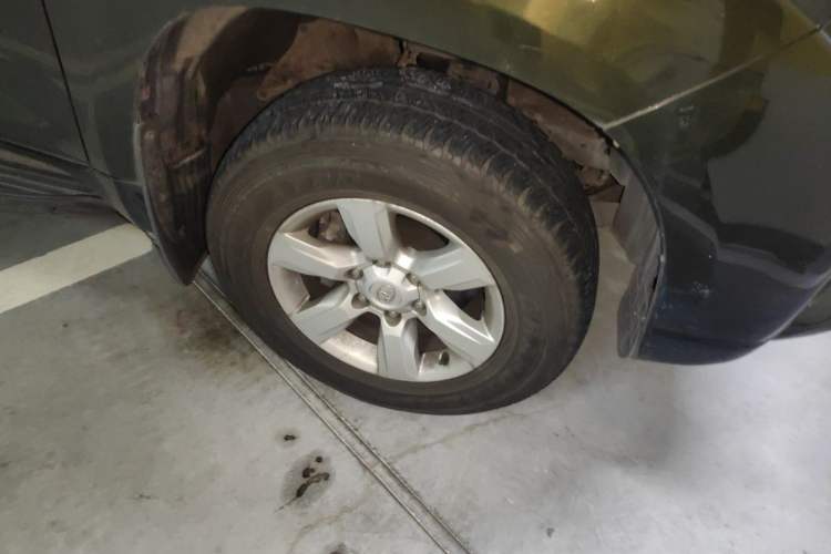 Used Toyota Prado  Right Front Wheel Hub