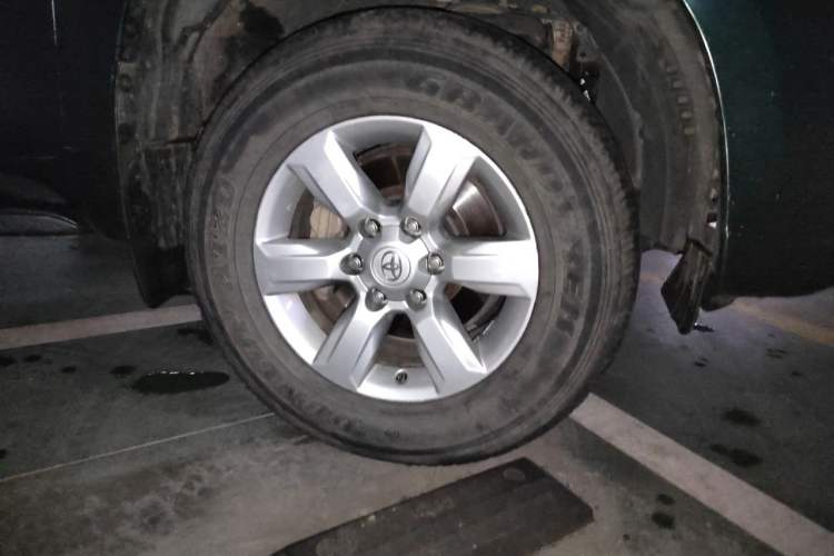 Used Toyota Prado 2014 2.7L Automatic Standard Edition Right Front Wheel Hub