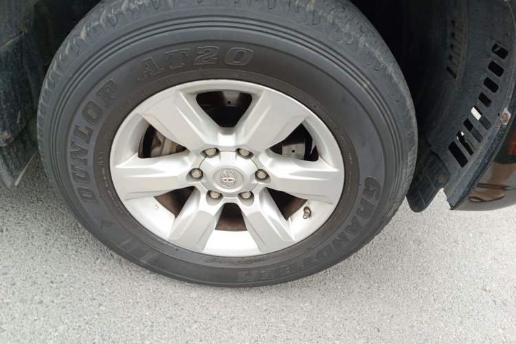 Used Toyota Prado 2014 2.7L Automatic Luxury Edition Right Front Wheel Hub